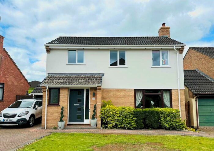 3 Bedroom Detached House For Sale In Acland Way, Tiverton, EX16
