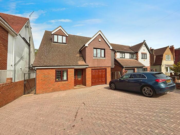 5 Bedroom House To Rent In Nazeing New Road, Broxbourne, EN10