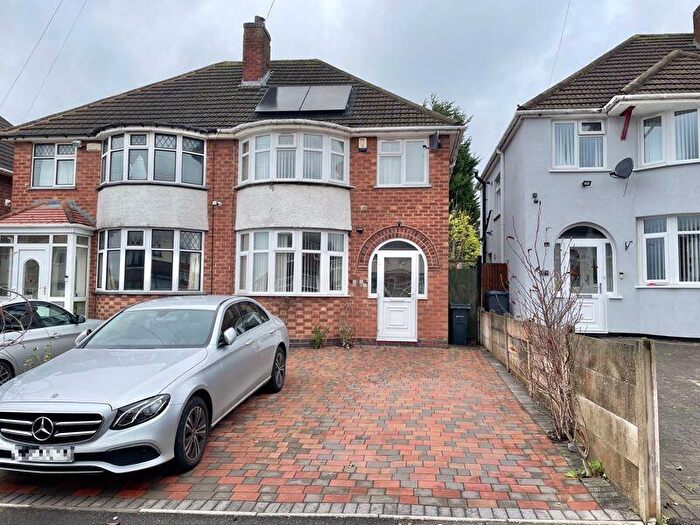 3 Bedroom Semi-Detached House For Sale In Glenmead Road, Great Barr, Birmingham, B44