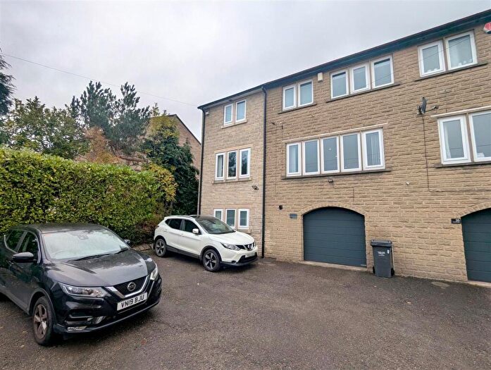 5 Bedroom End Of Terrace House For Sale In Claremount Road, Halifax, HX3