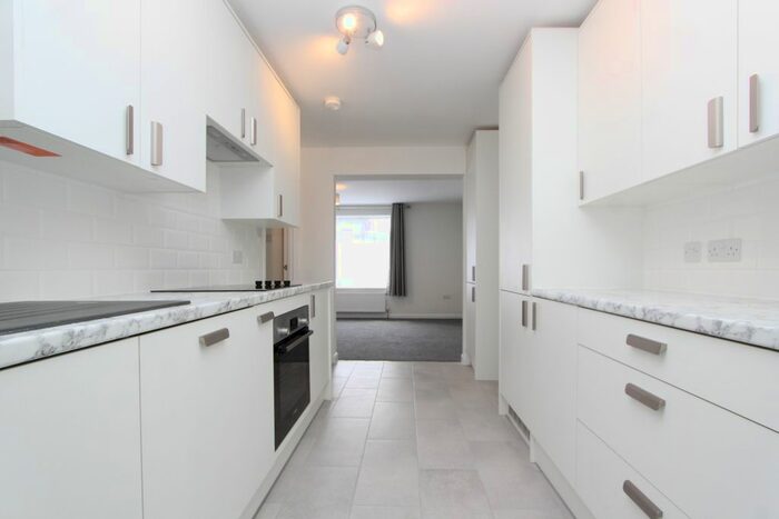 3 Bedroom Flat To Rent In Fortis Green, London, N2