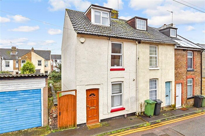 2 Bedroom End Terrace House For Sale In Warwick Place, Maidstone, Kent, ME16