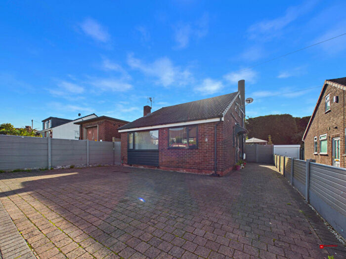 3 Bedroom Bungalow For Sale In Pennine Avenue, Oldham, OL9