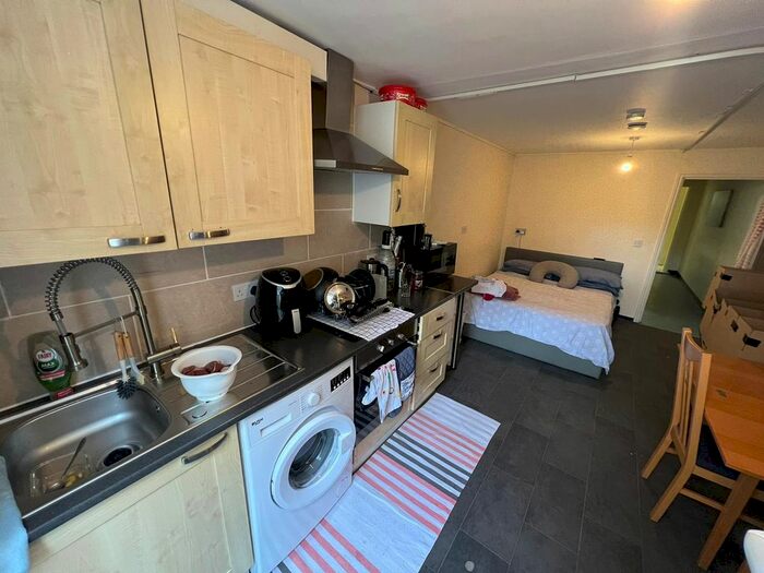 1 Bedroom Flat To Rent In Cann Hall Road, London, E11