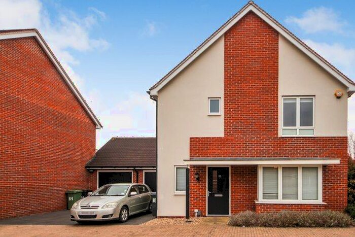 3 Bedroom Property To Rent In Parkview Way, Epsom, KT19