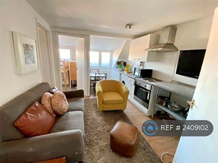 2 Bedroom Flat To Rent In New Cross Road, London, SE14