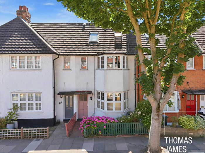4 Bedroom Terraced House For Sale In Queens Avenue, London, N21