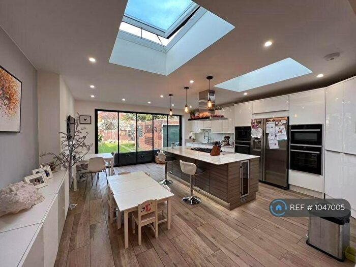 4 Bedroom Semi-Detached House To Rent In West Way, Edgware, HA8