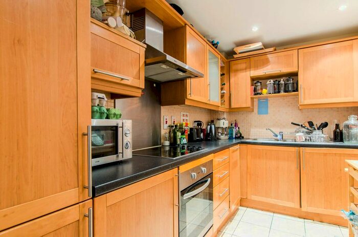 2 Bedroom Flat To Rent In Draymans Court, Brixton, London, SW9