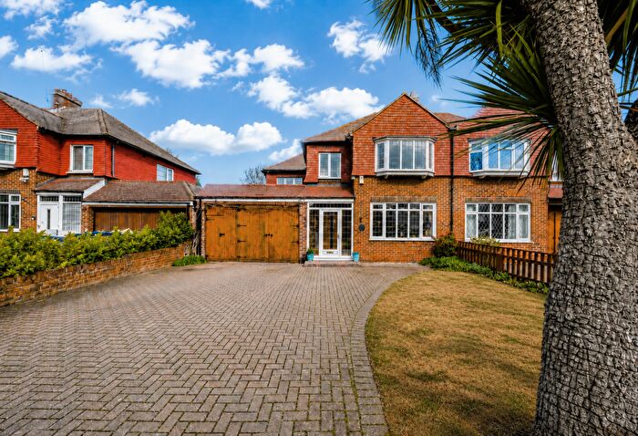 4 Bedroom Semi Detached House For Sale In Midfield Way, Orpington, BR5
