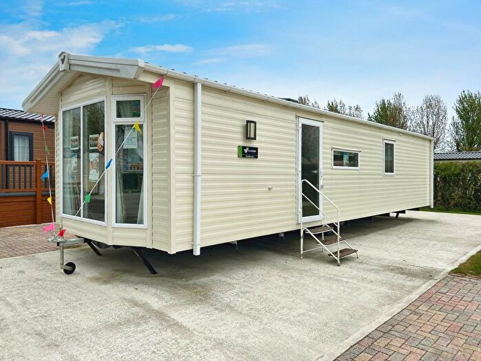 2 Bedroom Mobile/park Home For Sale In Holiday Park, Hutton Sessay, Thirsk, YO7