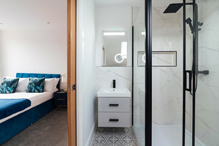 2 Bedroom Flat For Sale In Canadian Avenue, Catford, SE6