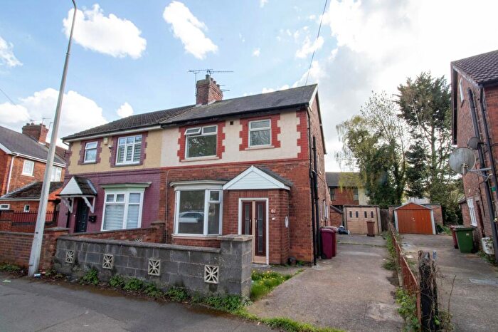 3 Bedroom Semi-Detached House To Rent In Henderson Avenue, Scunthorpe, DN15
