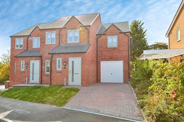 3 Bedroom Semi Detached House For Sale In Penkridge Road, Church Gresley, Swadlincote, DE11