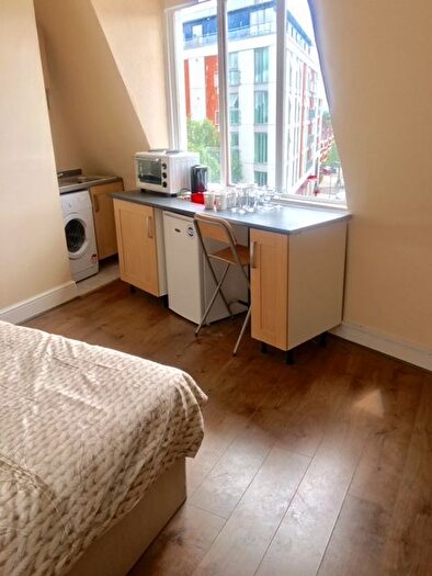 Studio To Rent In Western Road, Southall, UB2