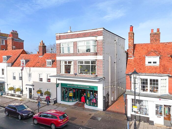 1 Bedroom Flat For Sale In High Street, Lymington, SO41