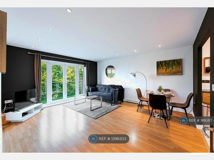 2 Bedroom Flat To Rent In Observer Drive, Watford, WD18