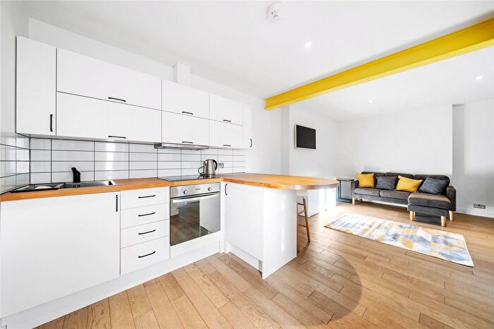 Studio To Rent In Moring Road, London, SW17