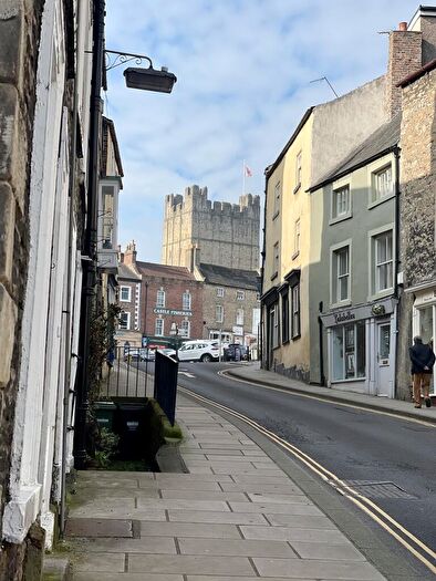 2 Bedroom Cottage To Rent In Parkinsons Yard, Richmond, DL10