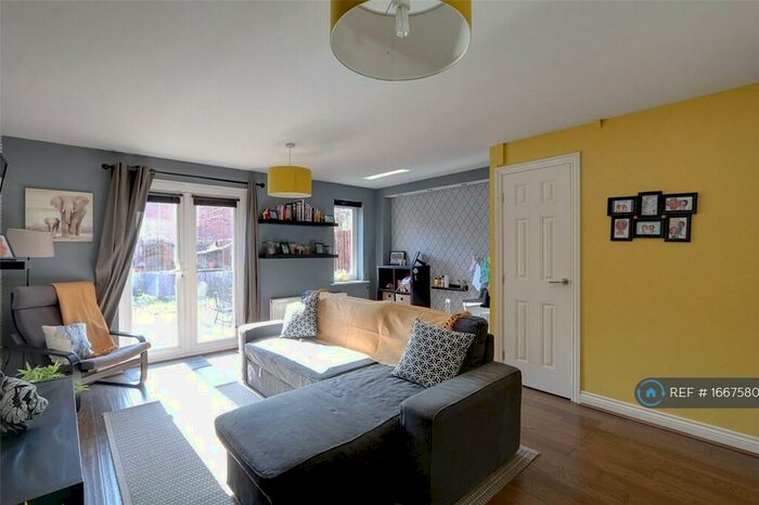 4 Bedroom End Of Terrace House To Rent In Meadow Rise, Kingswood, Hull, HU7