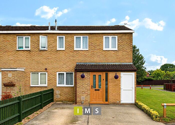 3 Bedroom End Of Terrace House For Sale In Andover Close, Bicester, OX26