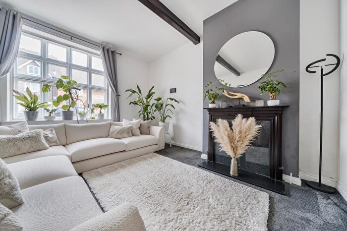 3 Bedroom Cottage For Sale In Thatcham, West Berkshire, RG18