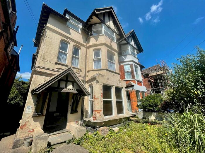 2 Bedroom Flat To Rent In Kingsnorth Gardens, Folkestone, CT20