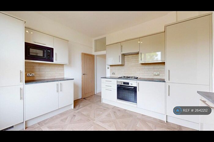 2 Bedroom Flat To Rent In Greenham Road, London, N10
