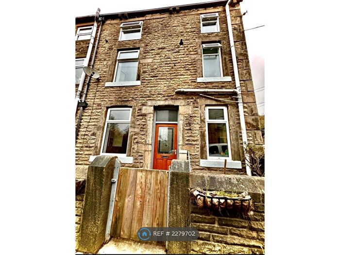 3 Bedroom End Of Terrace House To Rent In Willow Bank, Todmorden, OL14