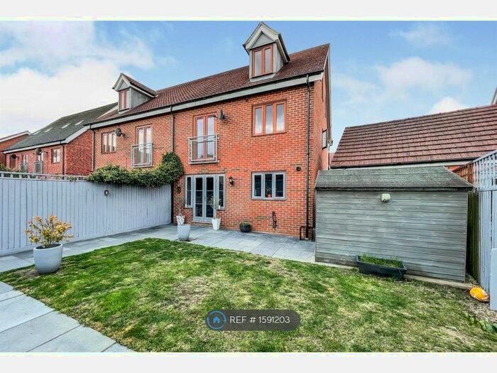 5 Bedroom Semi-Detached House To Rent In Poppy Avenue, Broughton, Milton Keynes, MK10