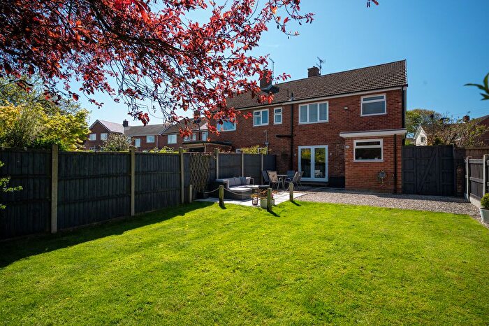 2 Bedroom Semi-Detached House For Sale In Southdown Avenue, Loundsley Green, Chesterfield, S40