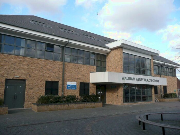 3 Bedroom Flat To Rent In Waltham Abbey Clinic, Sewardstone Road, EN9