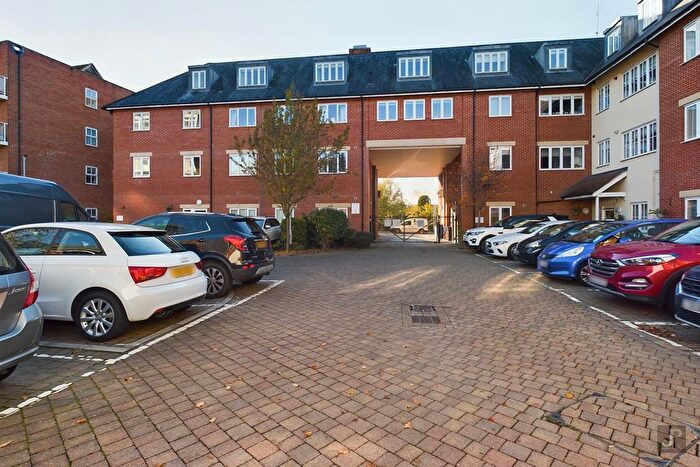 2 Bedroom Flat For Sale In Ongar Road, Brentwood, CM15
