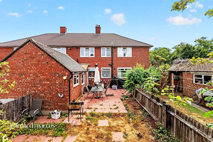 3 Bedroom Flat For Sale In Barnfield Avenue, Mitcham, CR4