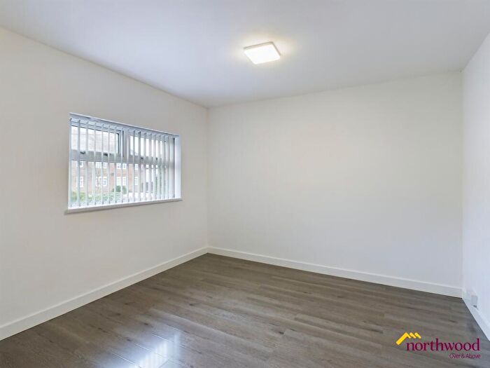 3 Bedroom Semi-Detached House For Sale In Winchester Avenue, Bentilee, Stoke-on-Trent, ST2
