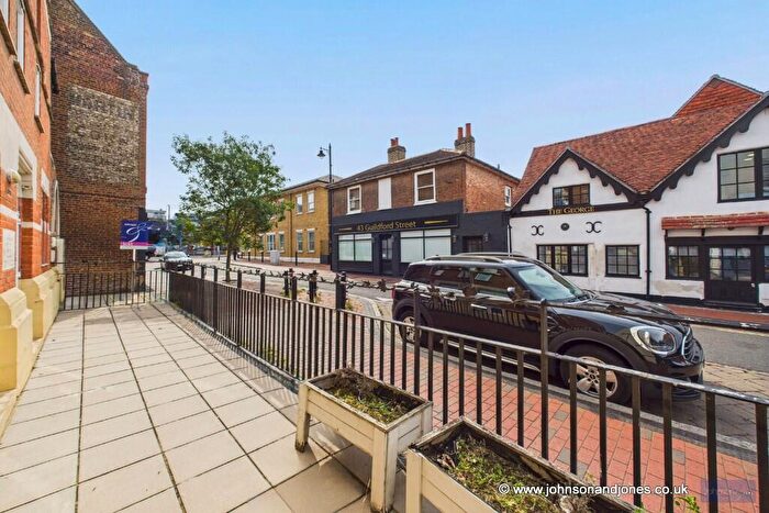 2 Bedroom Apartment For Sale In Stanway Place, Chertsey, Surrey, KT16