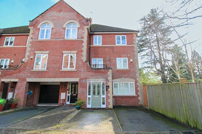 4 Bedroom Detached House For Sale In Elm Tree Court, Stoneygate, LE2