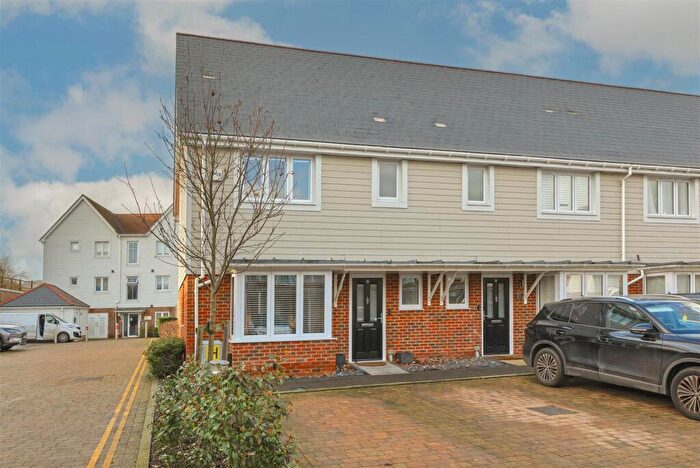 3 Bedroom End Of Terrace House For Sale In Chapman Close, Snodland, ME6