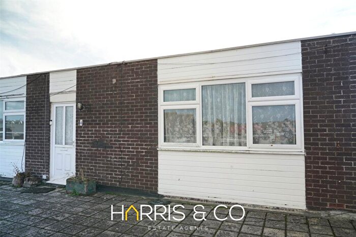 2 Bedroom Apartment For Sale In Larkholme Parade, Fleetwood, Lancashire, FY7
