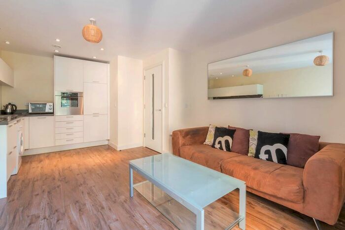 1 Bedroom Flat To Rent In Southside, St John's Walk, B5