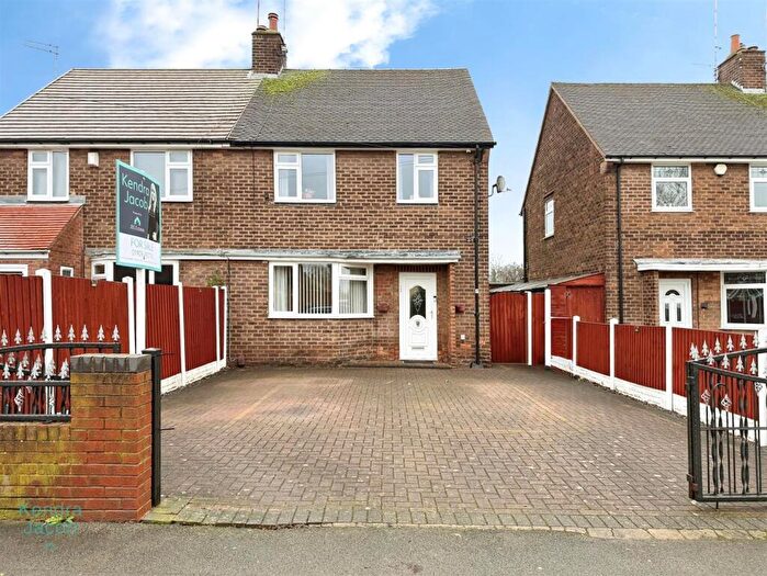 3 Bedroom Semi-Detached House For Sale In Valley Road, Worksop, S81