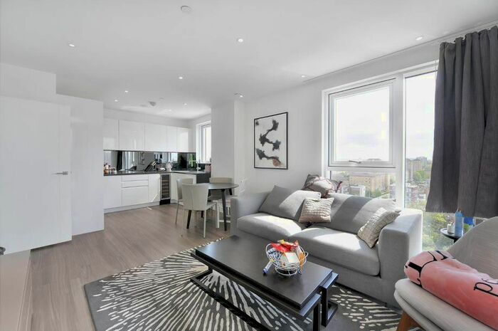 2 Bedroom Flat To Rent In Pinto Tower, Nine Elms Point, SW8