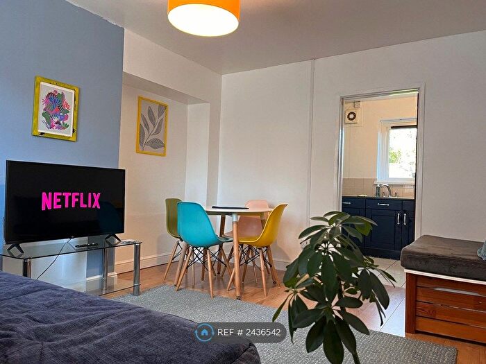 3 Bedroom Semi-Detached House To Rent In Lydney Road, Southmead, Bristol, BS10