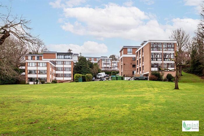 2 Bedroom Flat For Sale In Beechcroft Manor, Weybridge, KT13