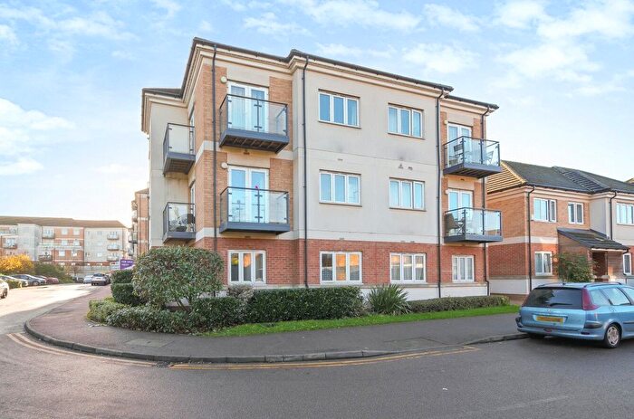 2 Bedroom Flat For Sale In Da Vinci Court, Cezanne Road, Watford, Hertfordshire, WD25