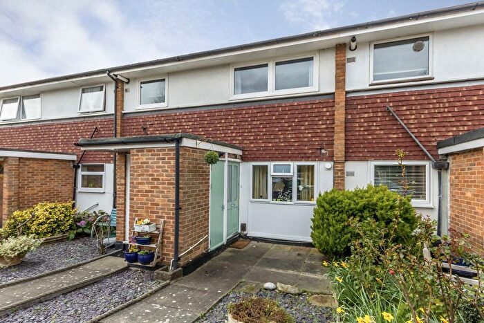 2 Bedroom Flat To Rent In Linksview Court, Hampton Hill, TW12