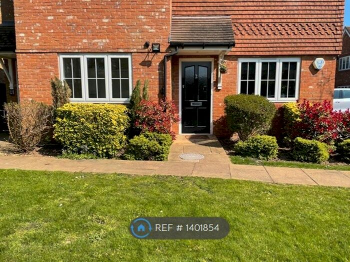 2 Bedroom Flat To Rent In Cherry Tree Court, Beaconsfield, HP9