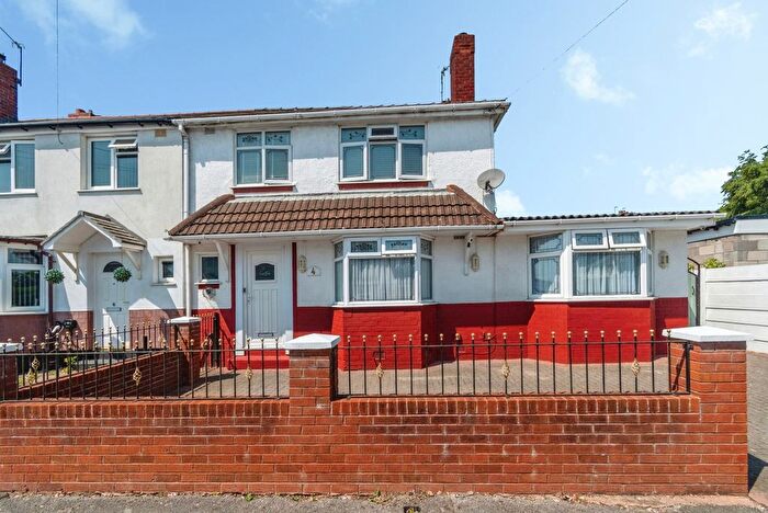 4 Bedroom End Of Terrace House For Sale In Stanbury Avenue, Wednesbury, West Midlands, WS10