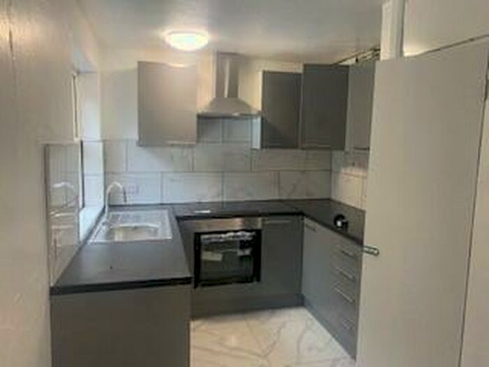 2 Bedroom Flat To Rent In Starpoint, Downs Road, LU1