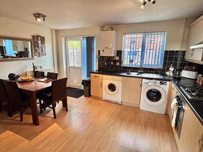 3 Bedroom Terraced House For Sale In Park Road, Wigston, Leicestershire., LE18